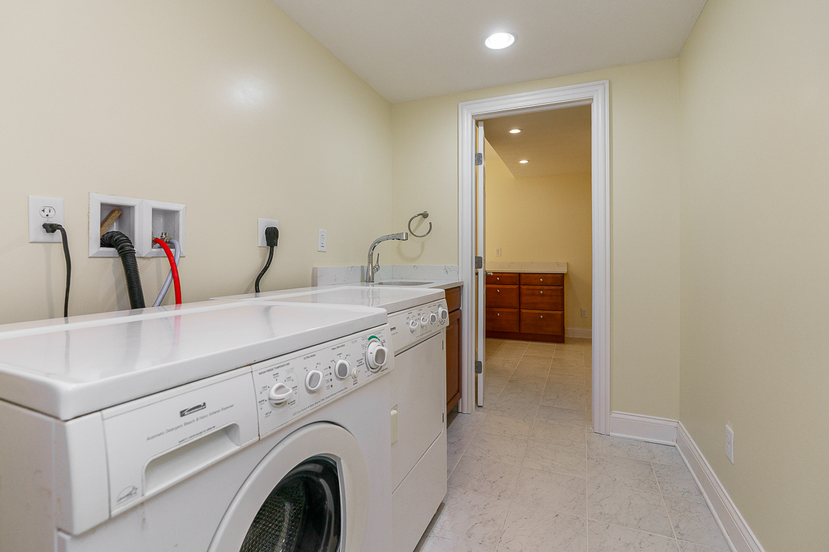 10260 Carmel Dr-26