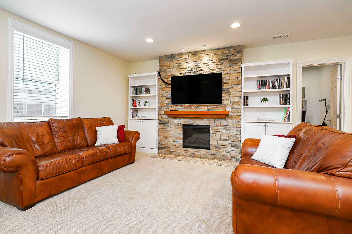 10260 Carmel Dr-33