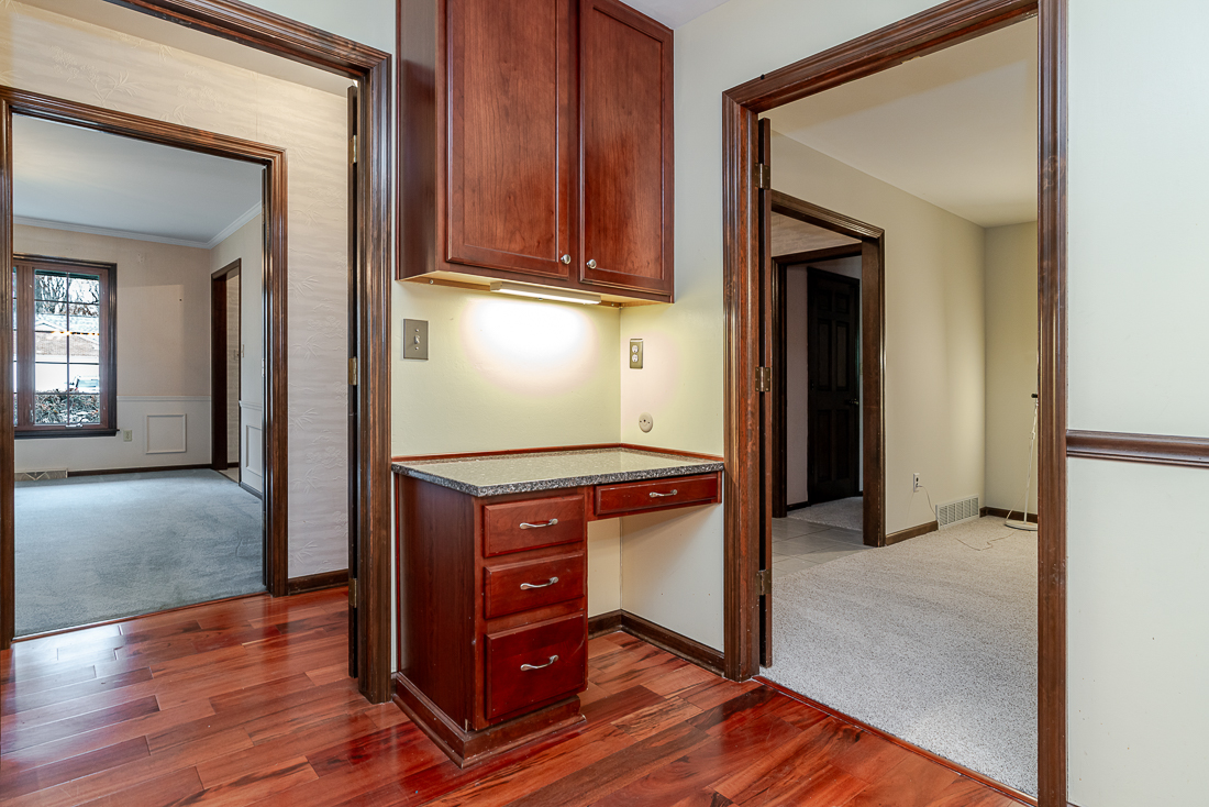 111 North Nob Hill-31