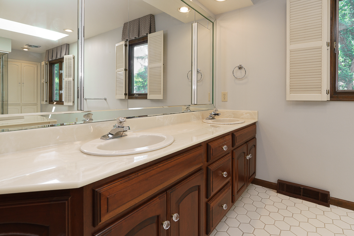 1270 Marlyn Dr-37