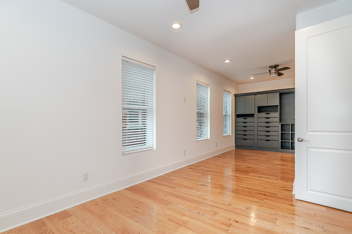 144 E Mithoff St-29