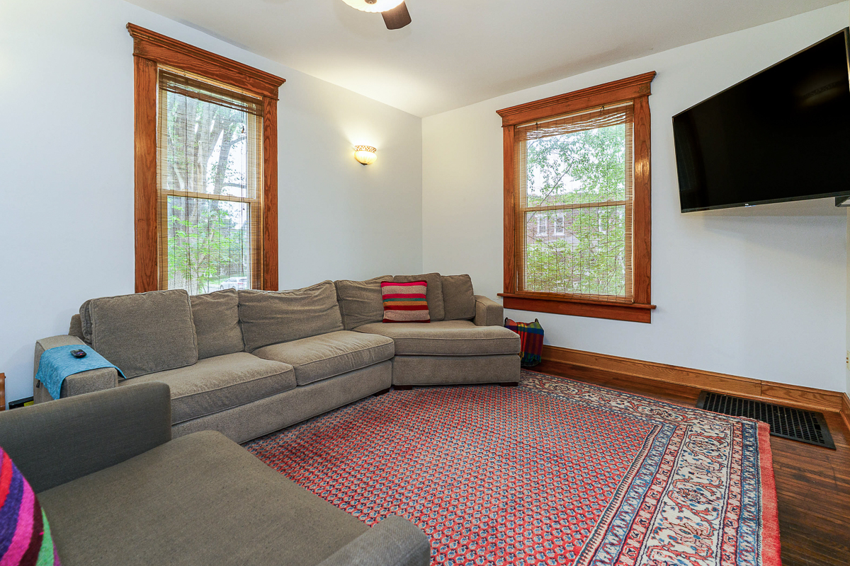 1471 Hamlet St-12