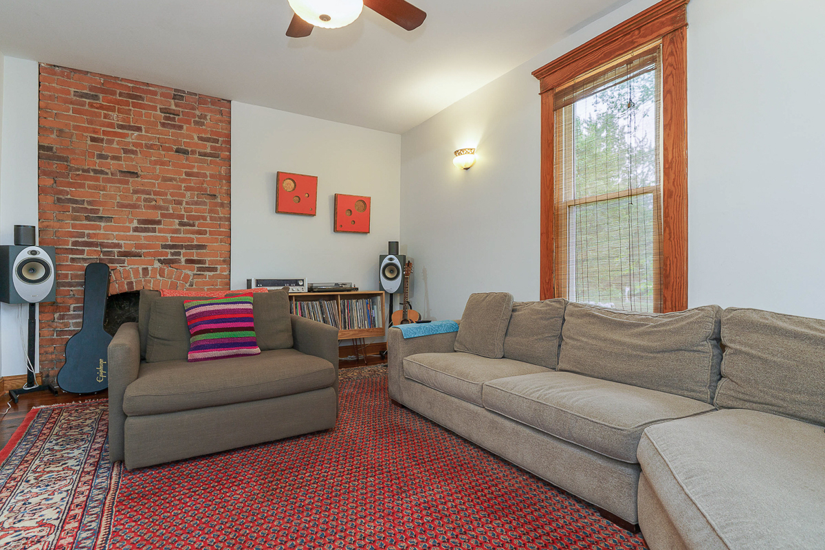 1471 Hamlet St-13