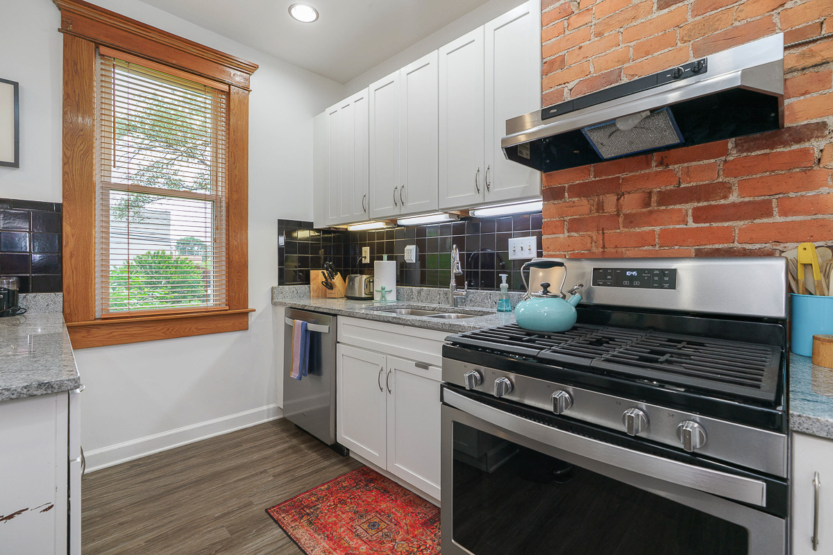 1471 Hamlet St-18