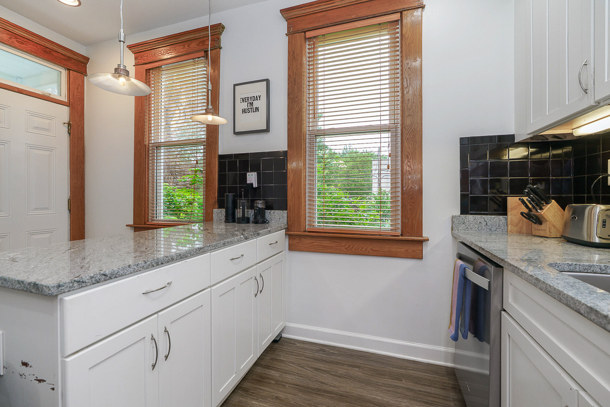 1471 Hamlet St-19