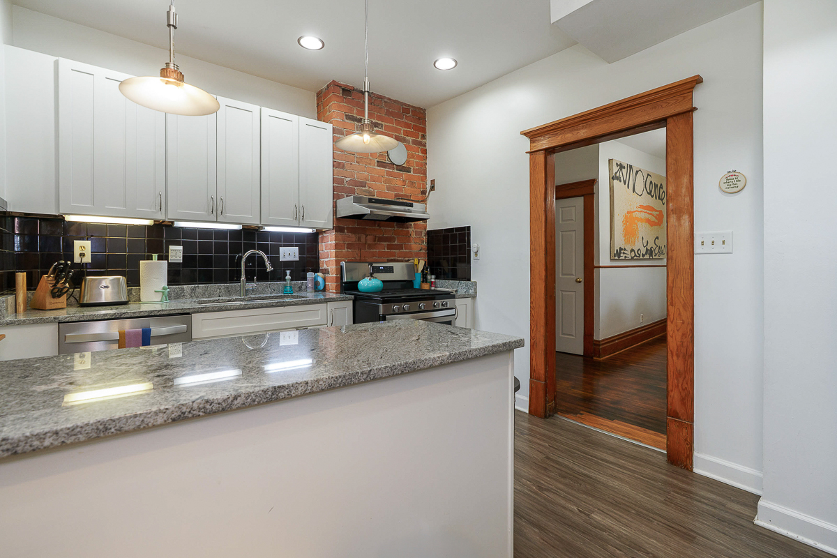 1471 Hamlet St-20