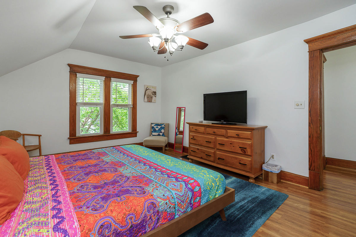 1471 Hamlet St-25