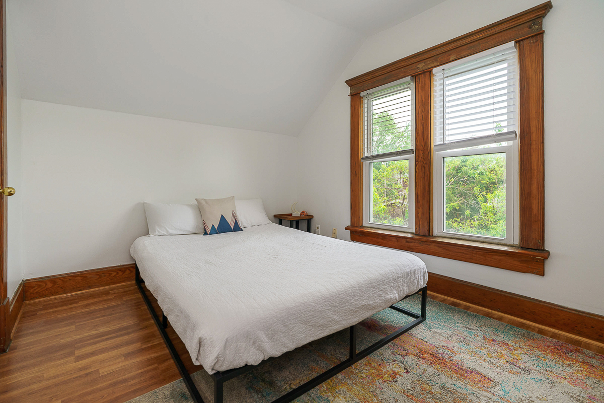 1471 Hamlet St-26