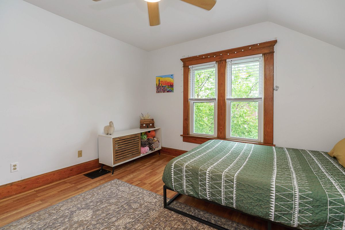 1471 Hamlet St-29