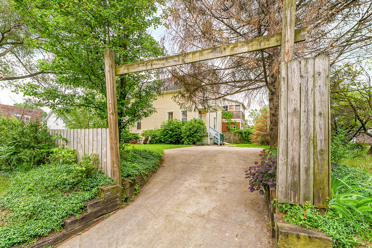 1471 Hamlet St-5