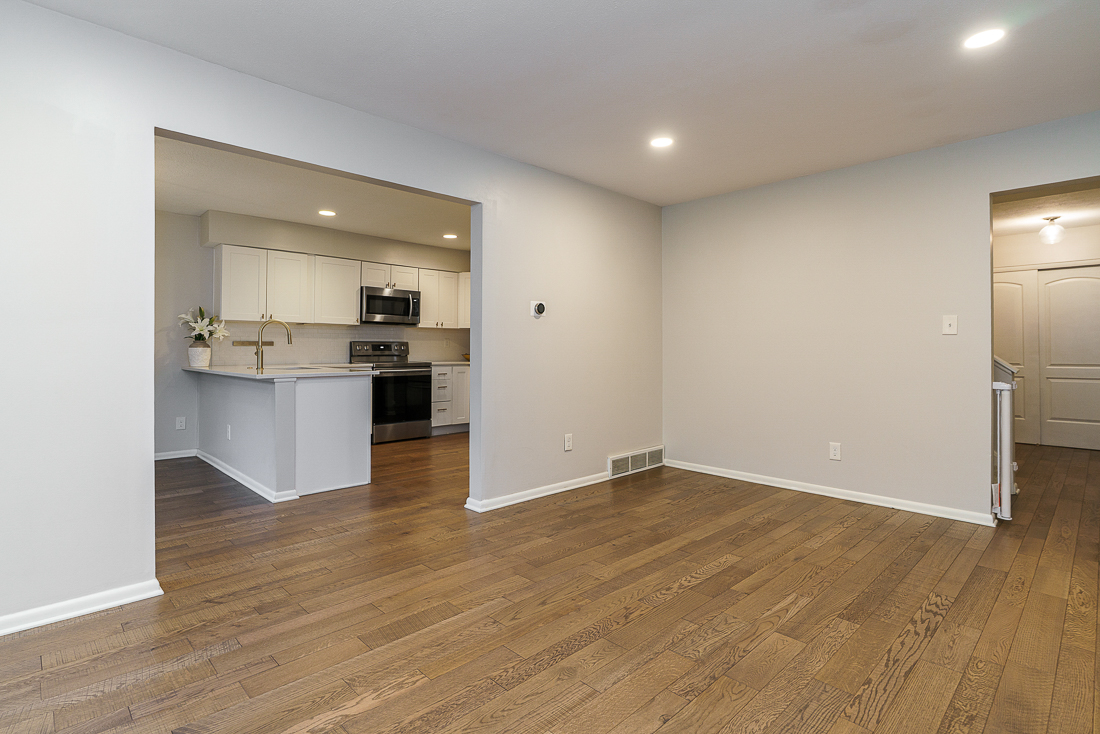 1537 Sandringham Ct.-25