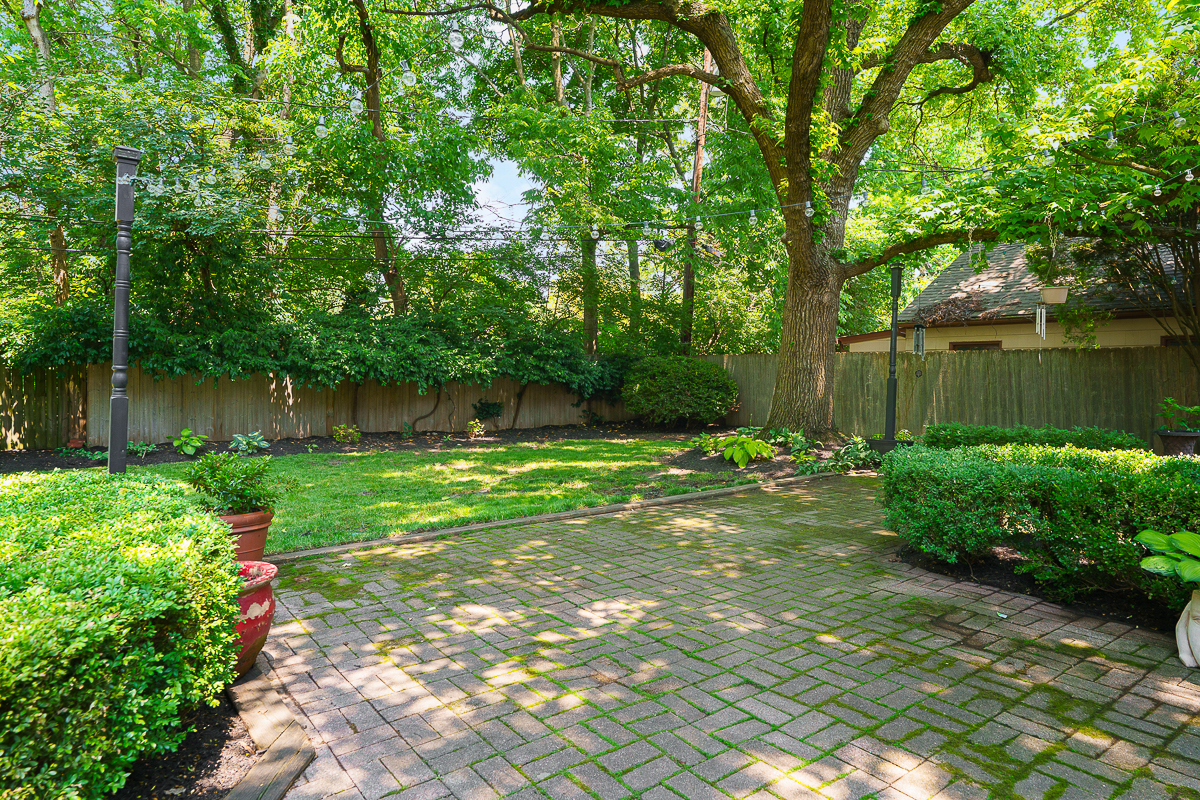 1660 Ridgeway Pl-11