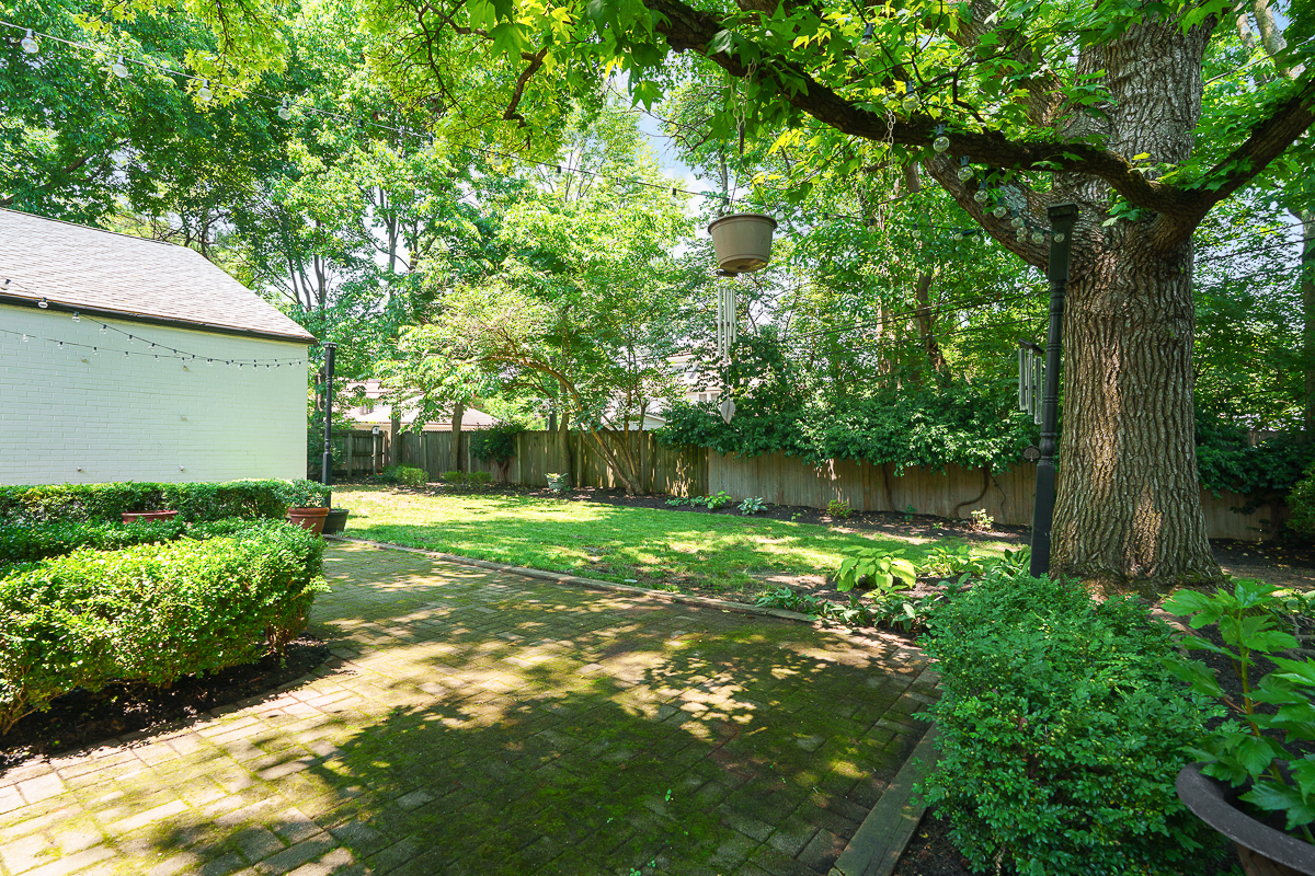 1660 Ridgeway Pl-13