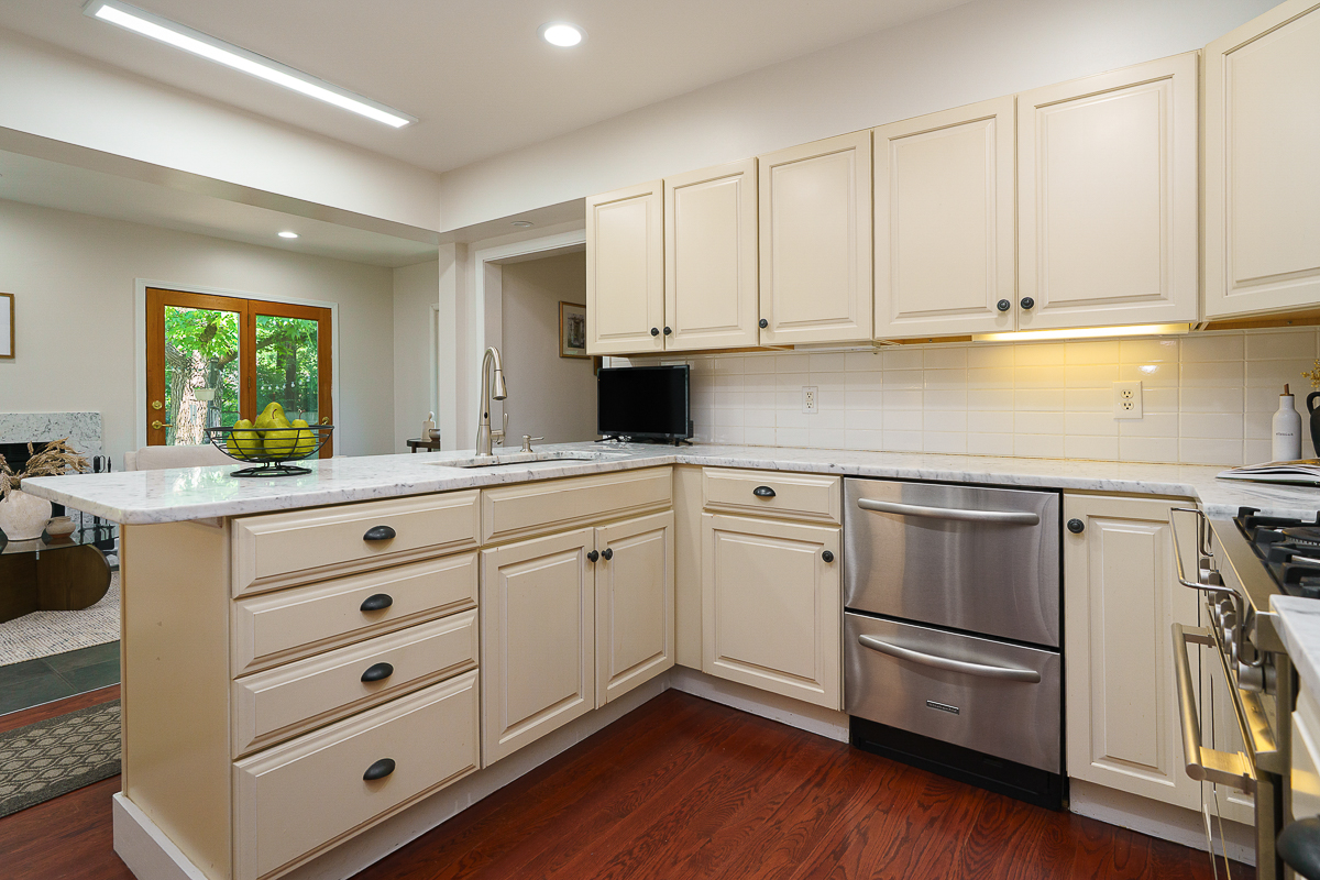 1660 Ridgeway Pl-32