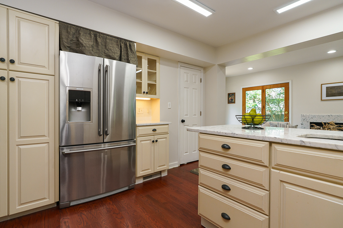 1660 Ridgeway Pl-33
