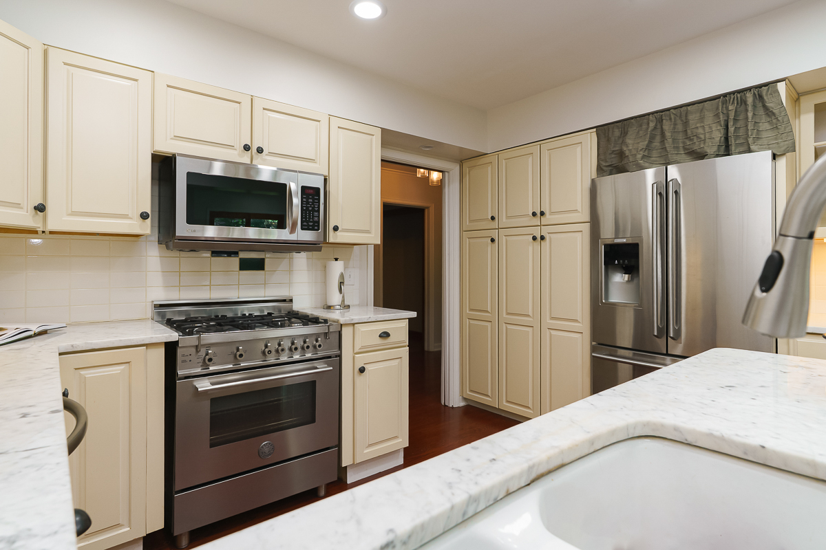 1660 Ridgeway Pl-34