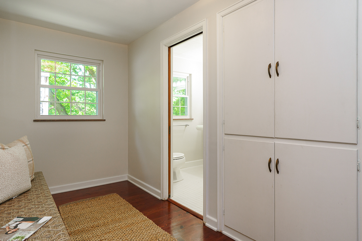 1660 Ridgeway Pl-48