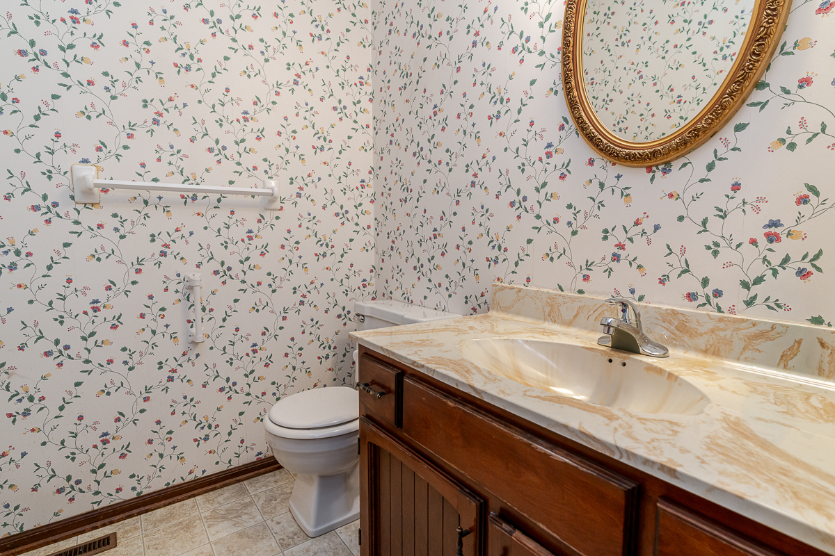 1685 Beckett Ave.-10