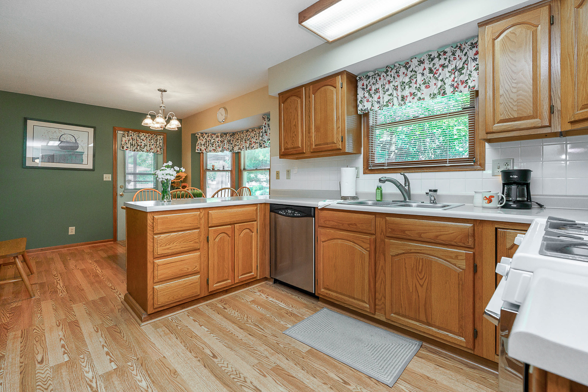 190 E Hocking St-16