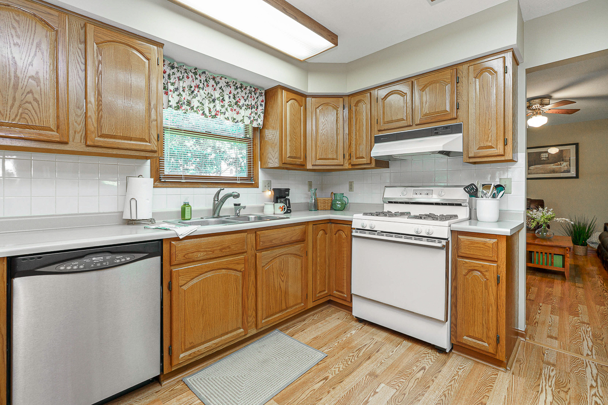 190 E Hocking St-17