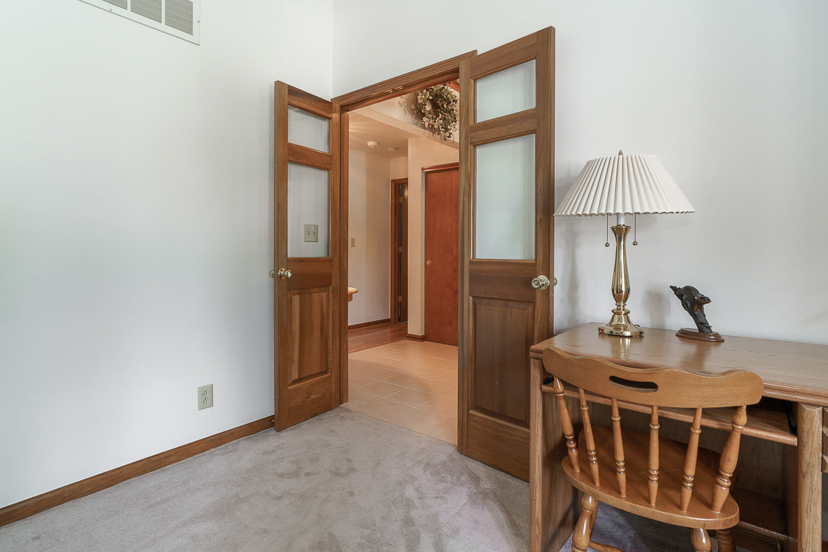 190 E Hocking St-27