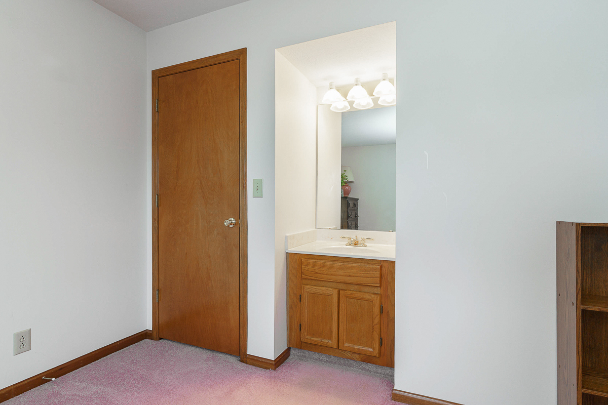 190 E Hocking St-33