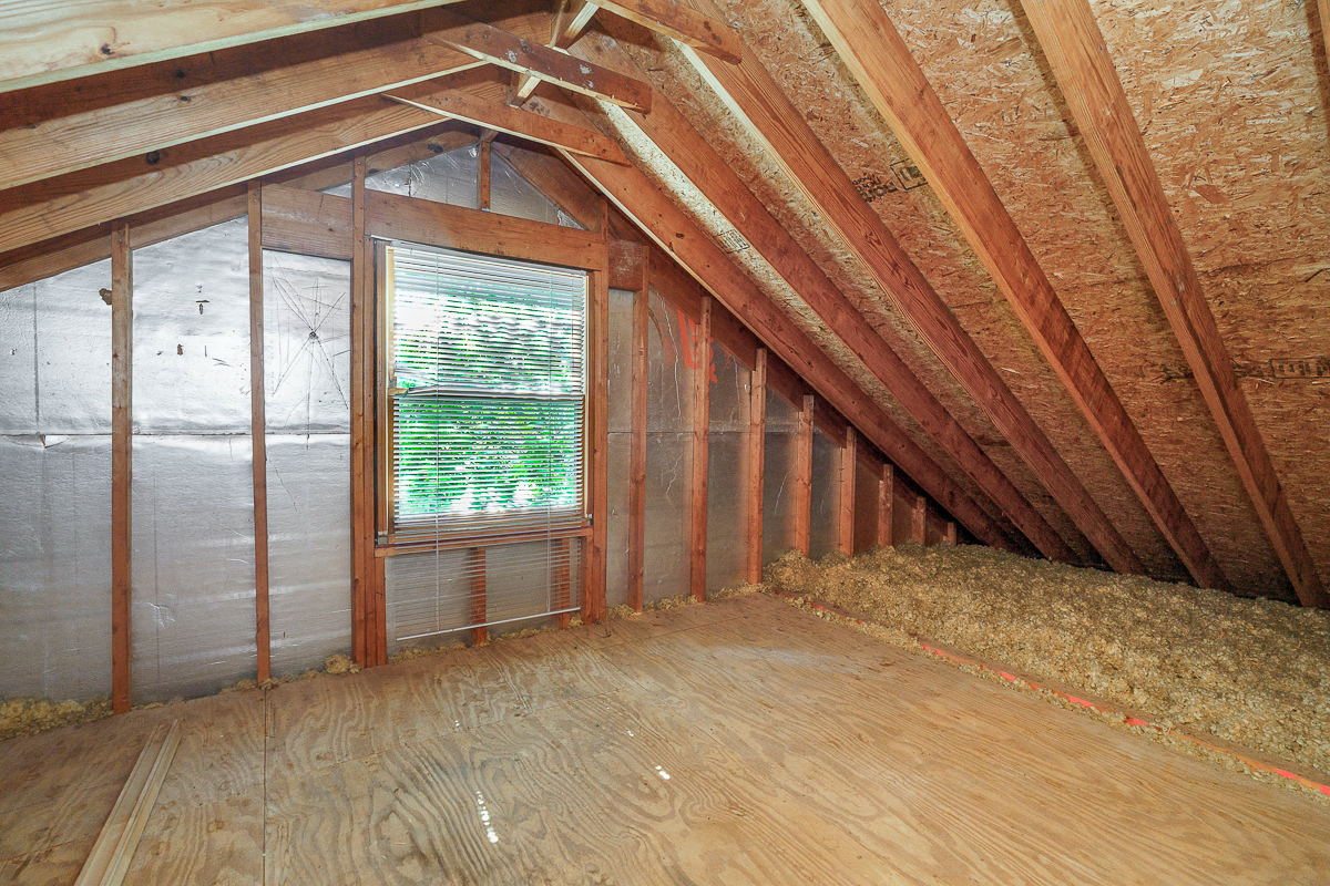 190 E Hocking St-37