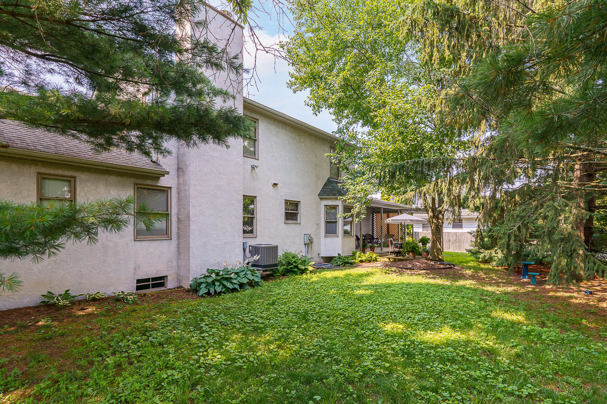 190 E Hocking St-9