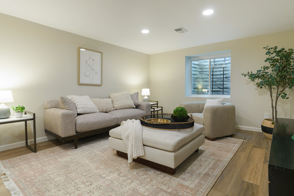 1935 Belgrave Dr-14