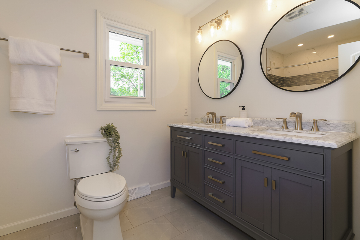 1935 Belgrave Dr-46