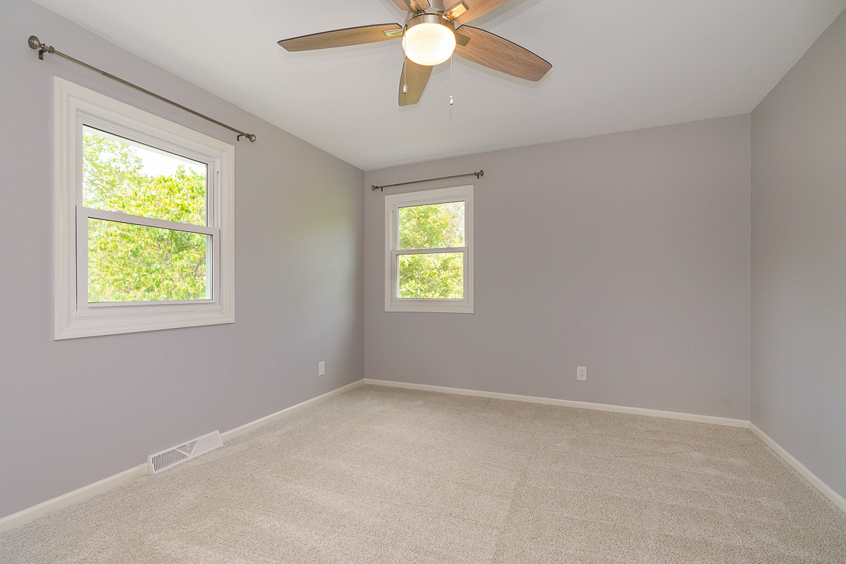 1935 Belgrave Dr-49