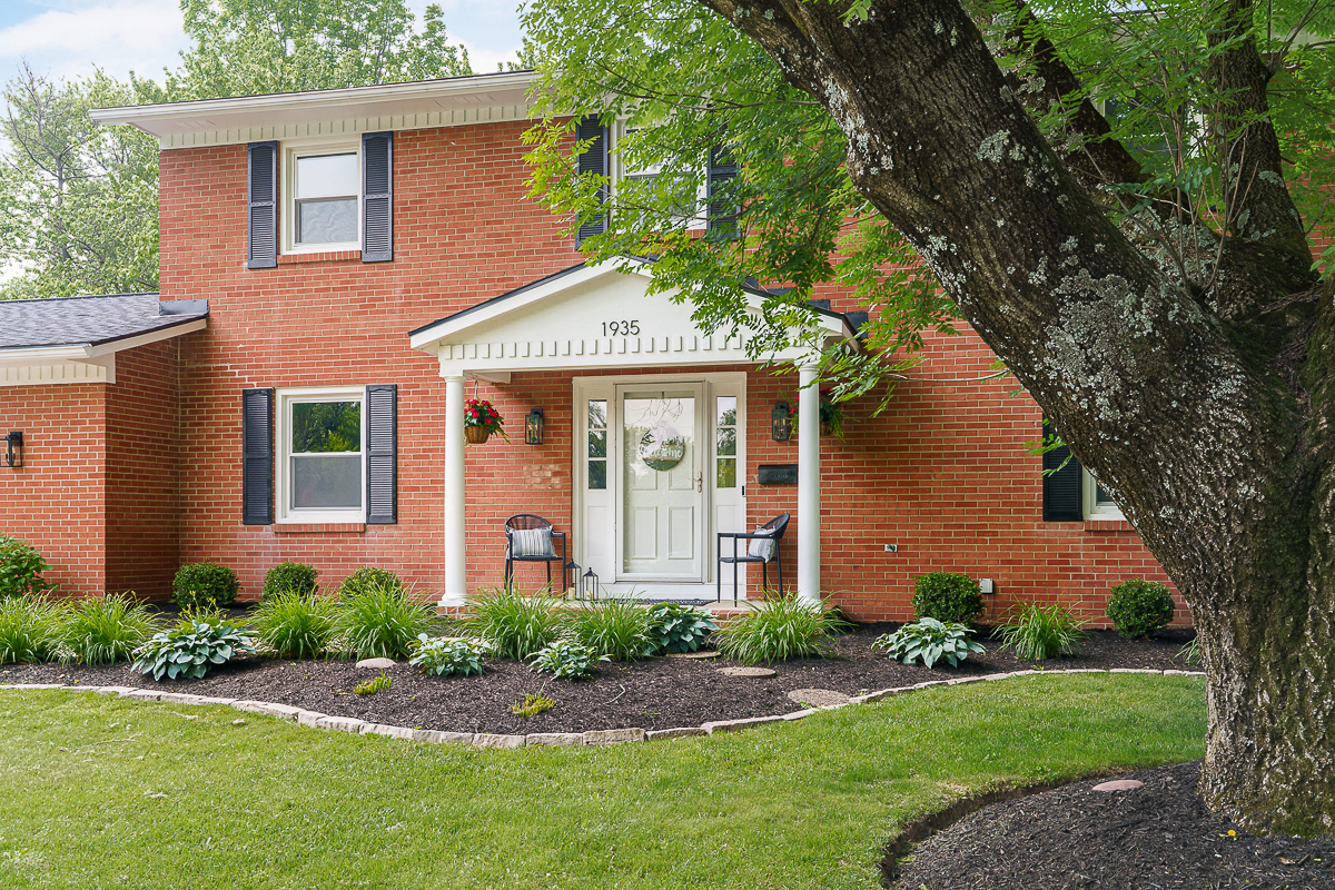 1935 Belgrave Dr-7