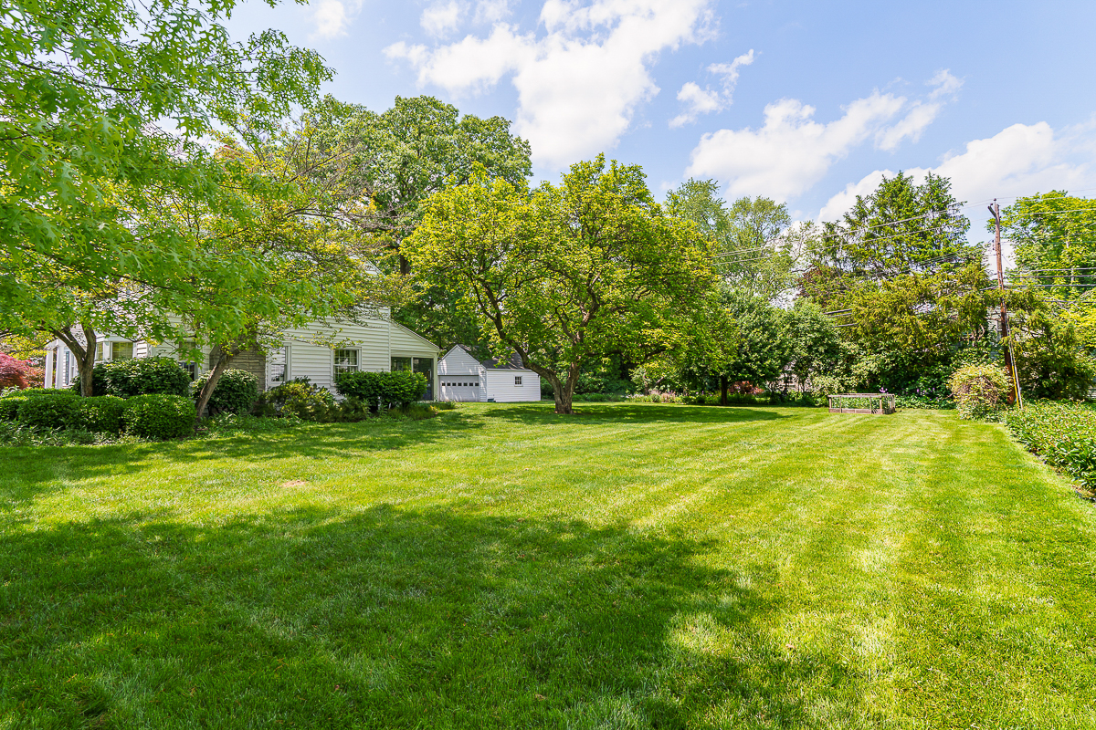 1946 W Lane Ave-16