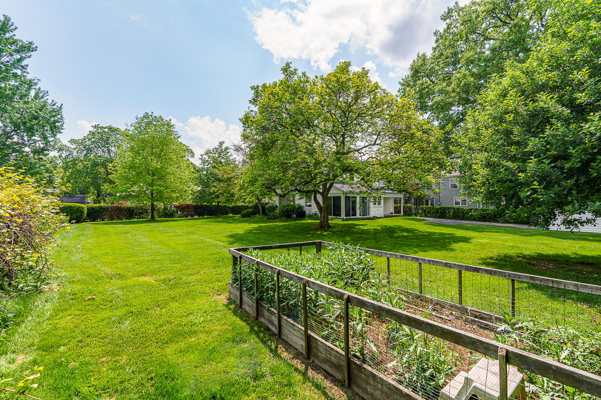 1946 W Lane Ave-17