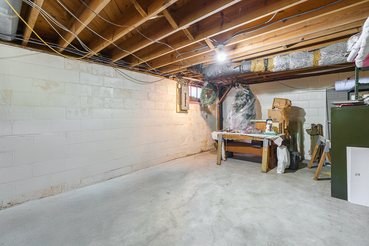 1946 W Lane Ave-18