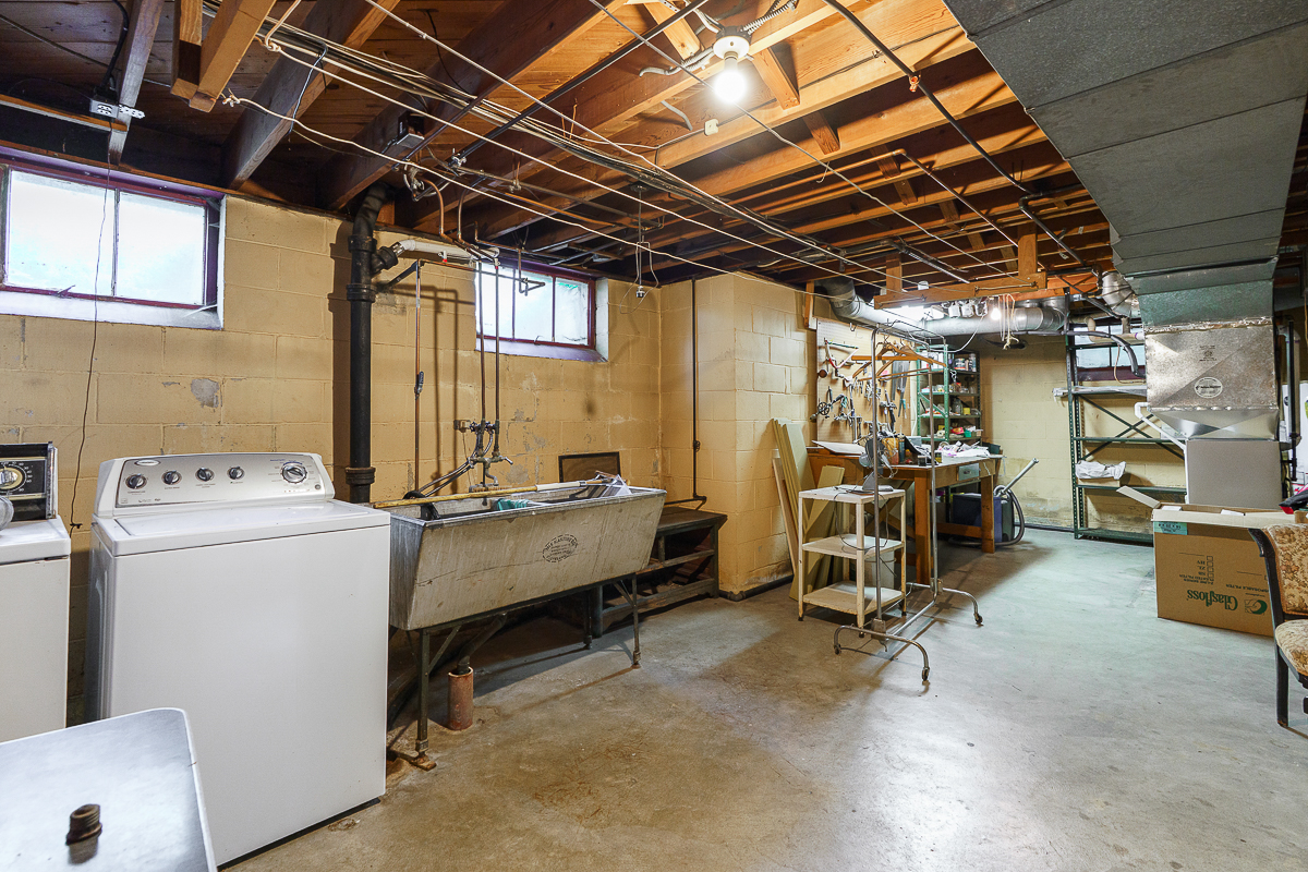 1946 W Lane Ave-19