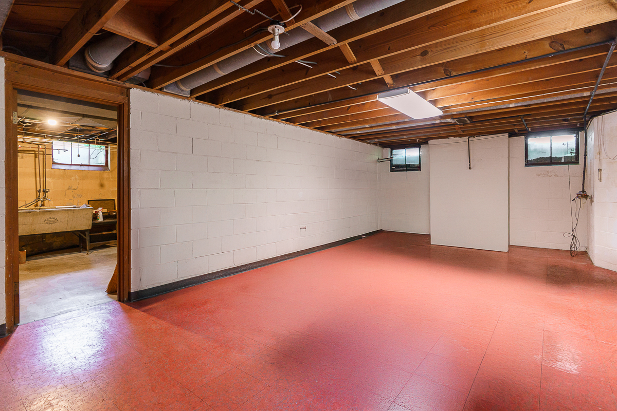 1946 W Lane Ave-20