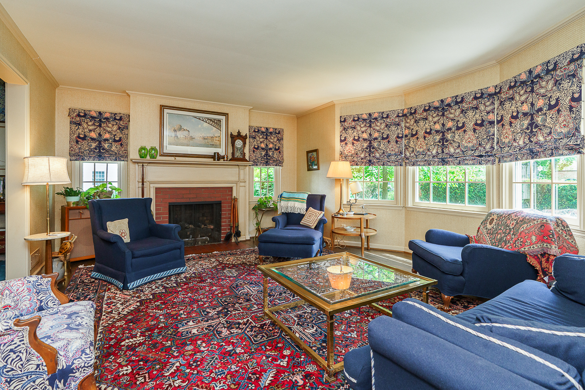 1946 W Lane Ave-21
