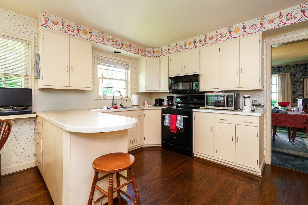 1946 W Lane Ave-28