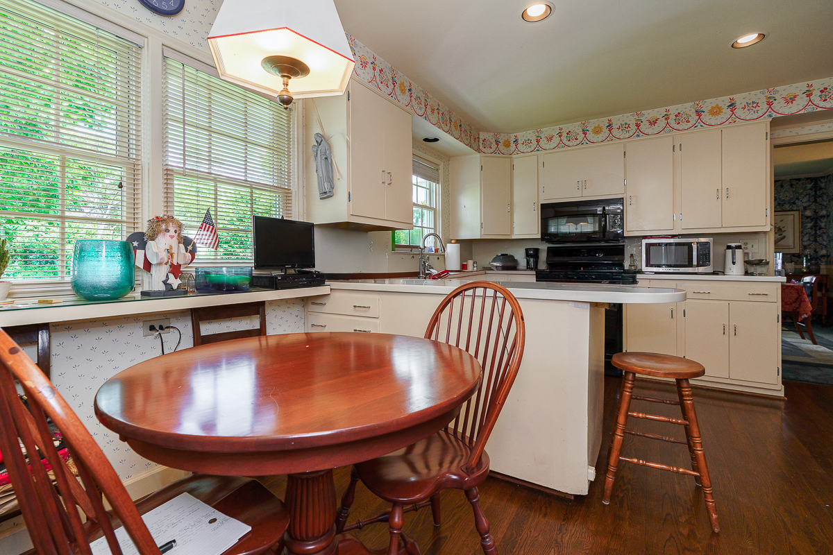 1946 W Lane Ave-29