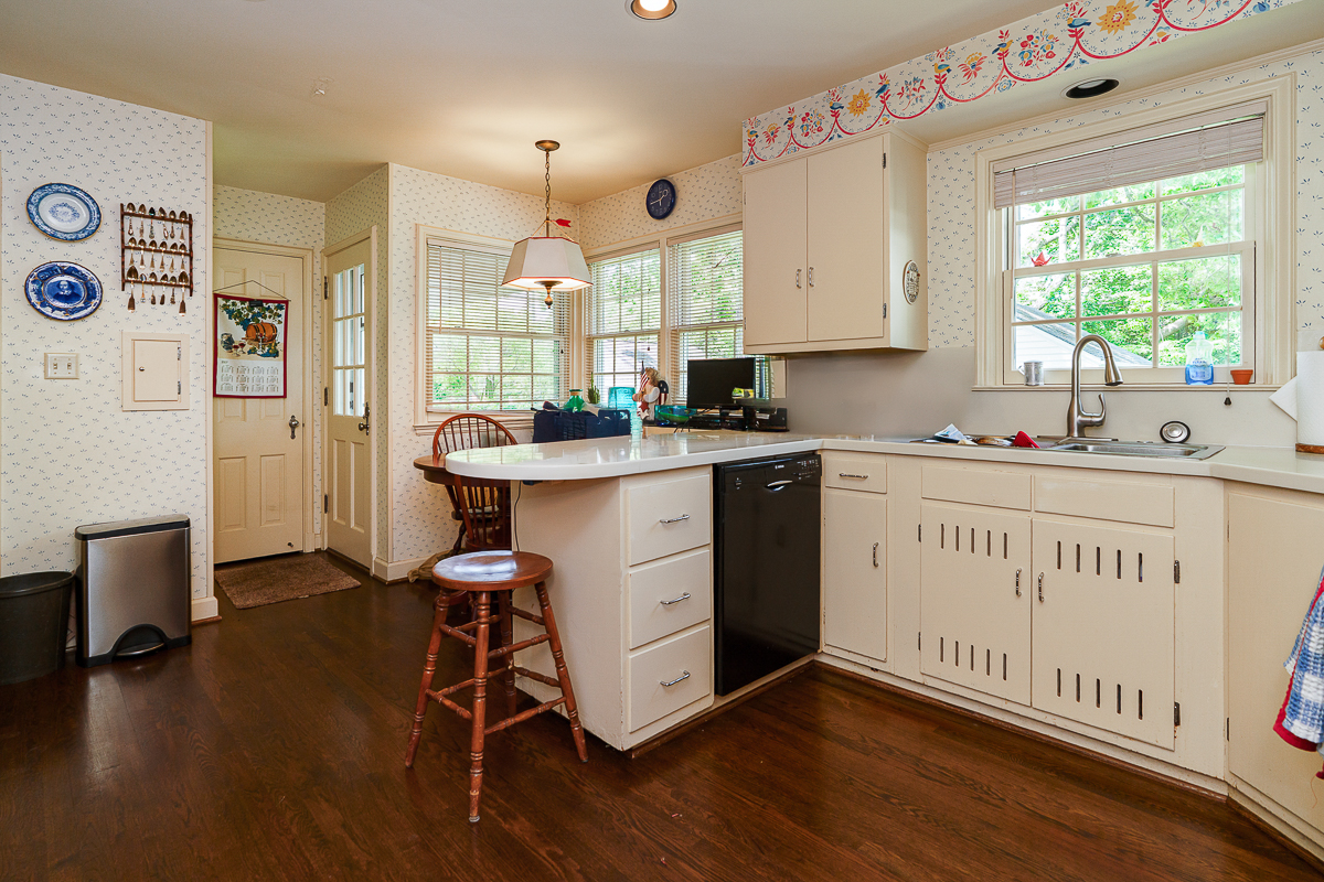 1946 W Lane Ave-30
