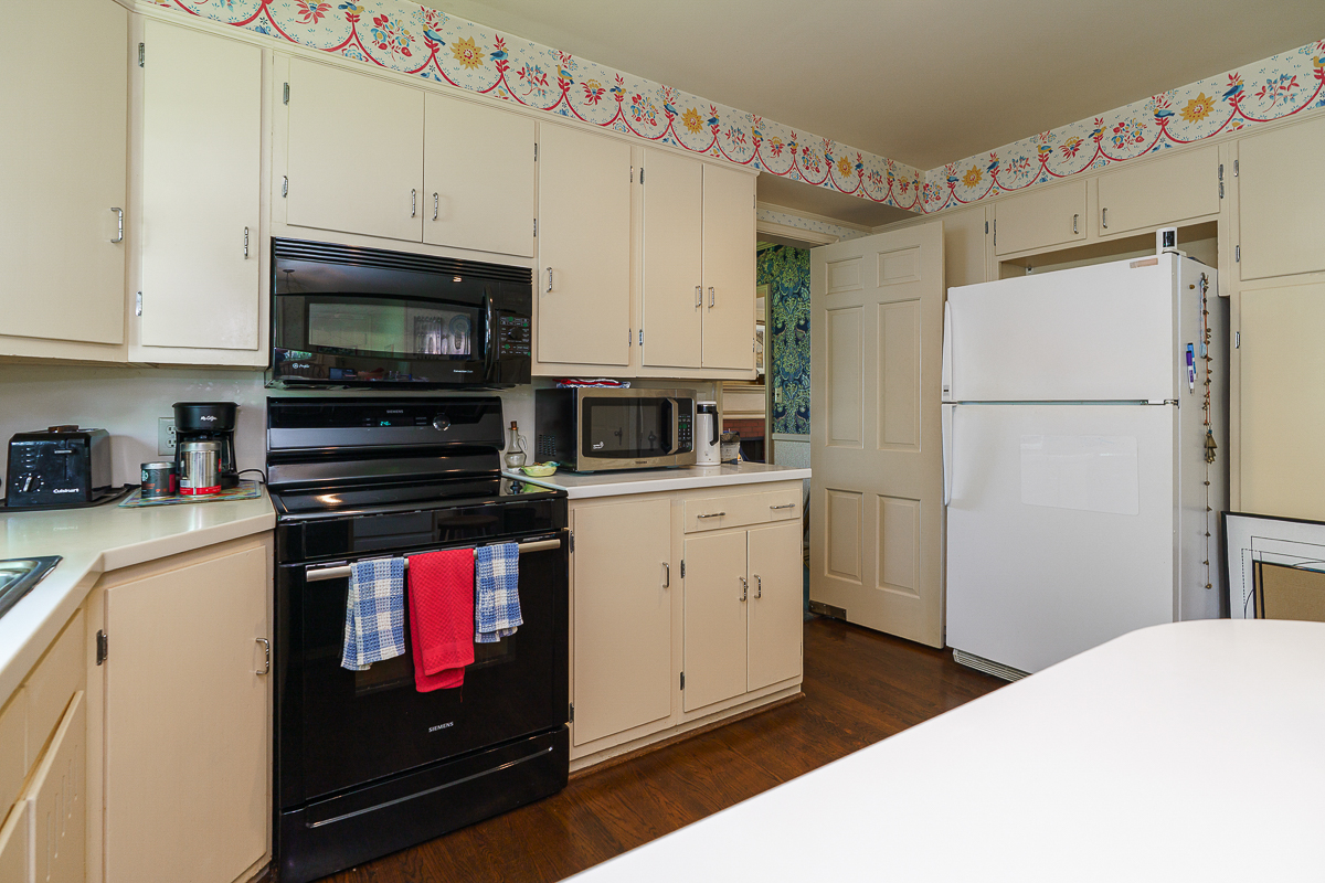 1946 W Lane Ave-31