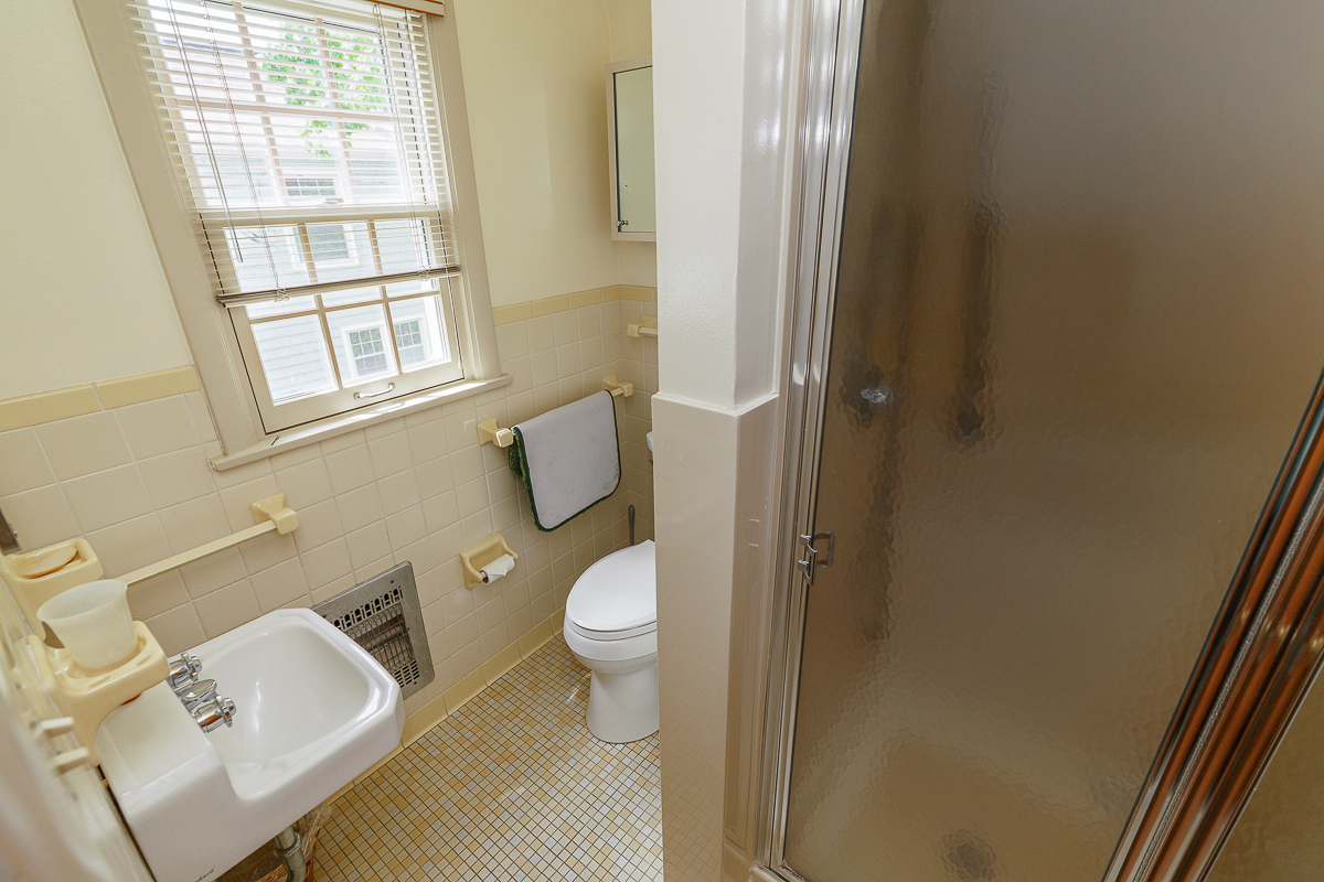 1946 W Lane Ave-36