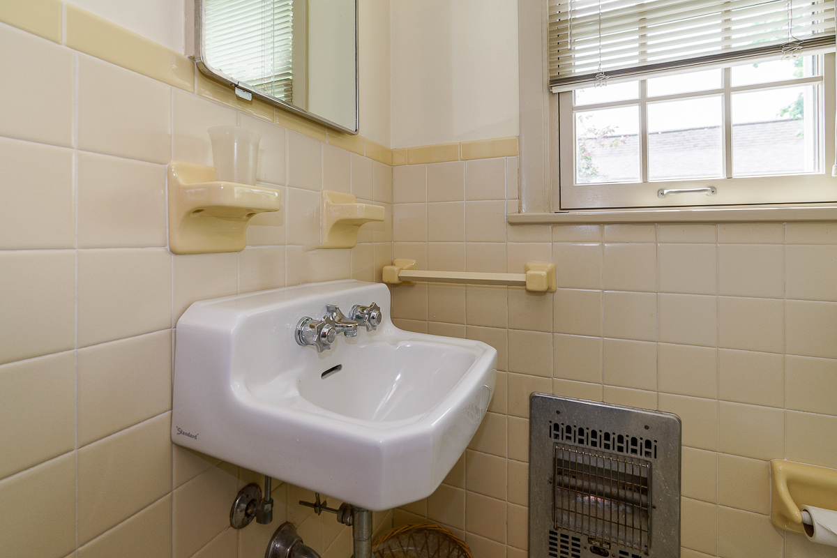 1946 W Lane Ave-37