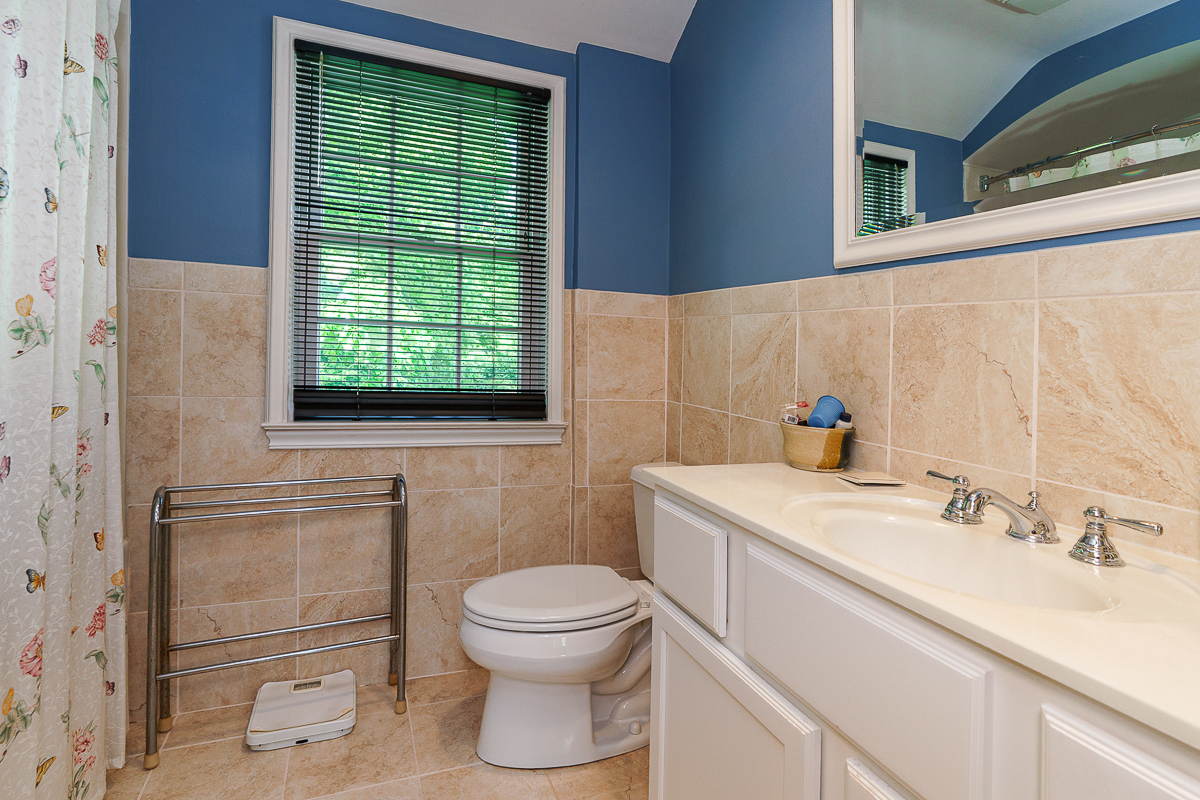 1946 W Lane Ave-40