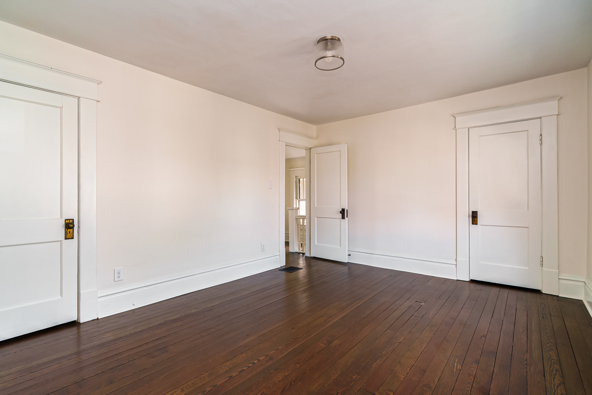 209 E Morrill Ave-23