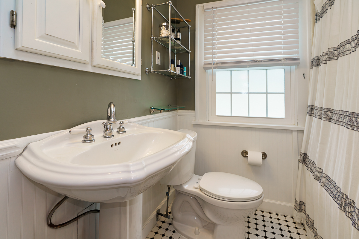 2554 Seneca Park Pl-44
