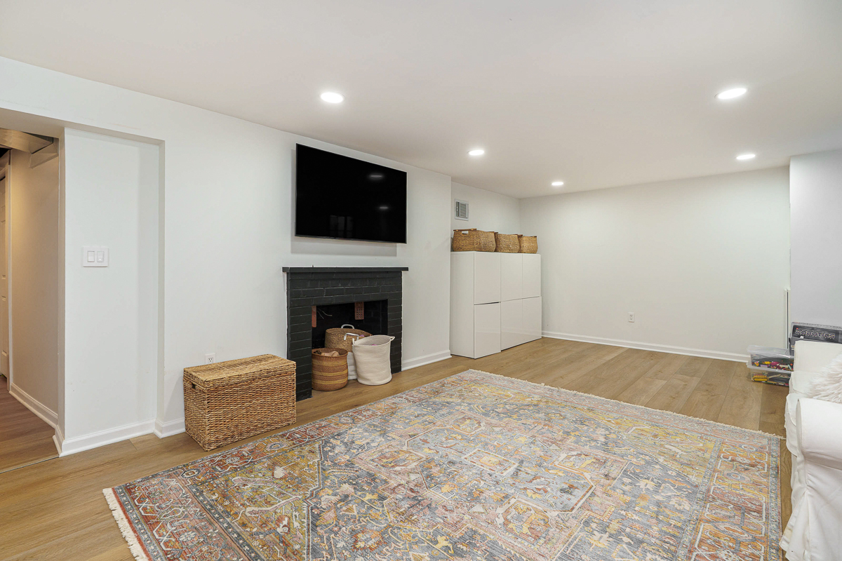 2737 Sherwood Ave-12