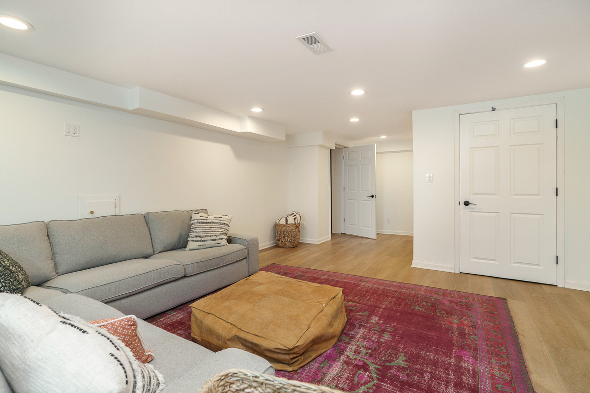 2737 Sherwood Ave-19