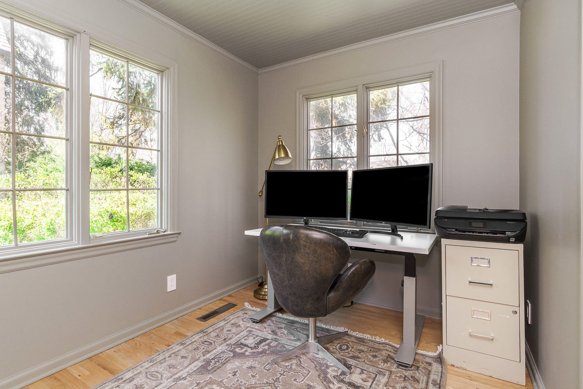 2737 Sherwood Ave-25